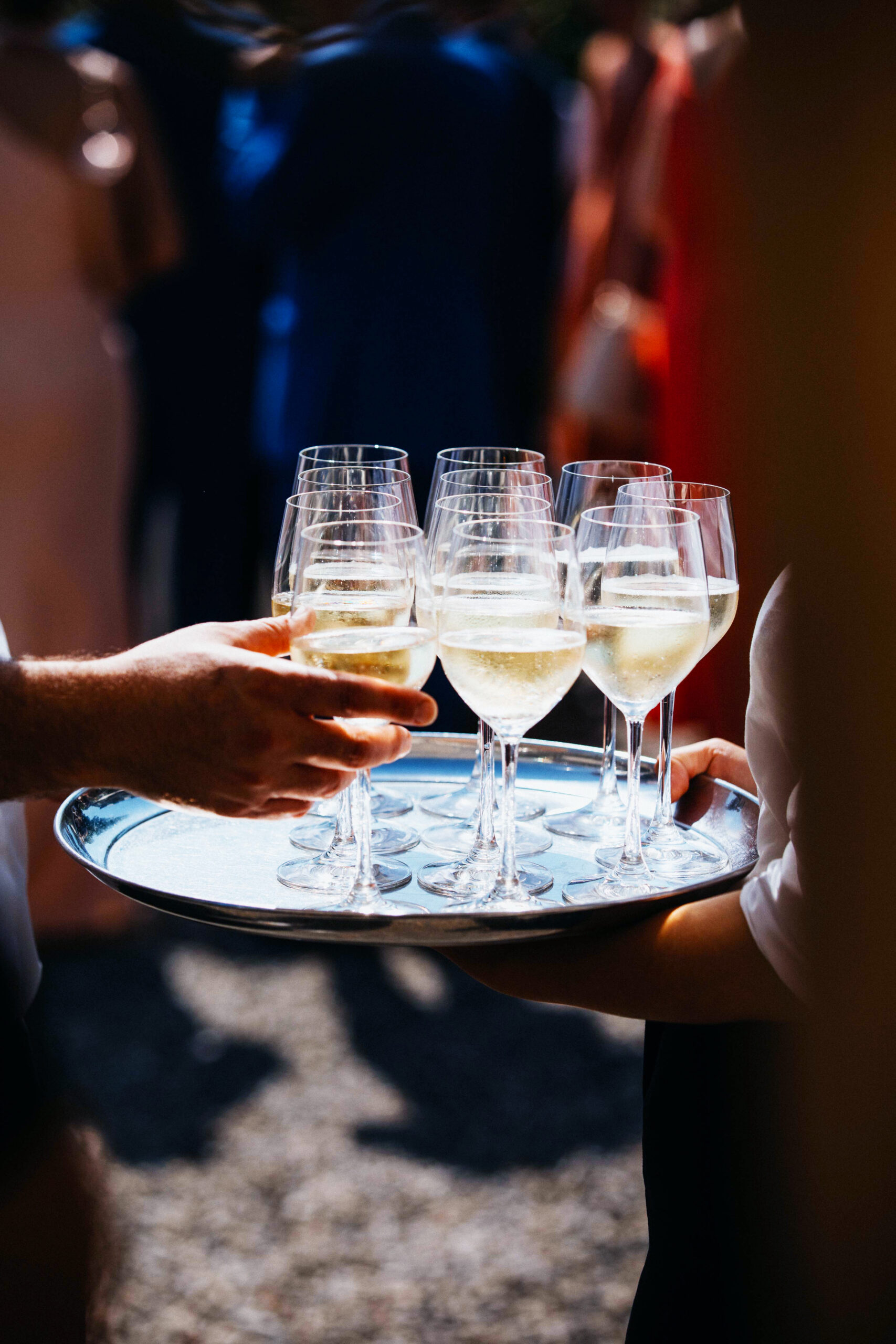 Tablett mit Champagnergläser